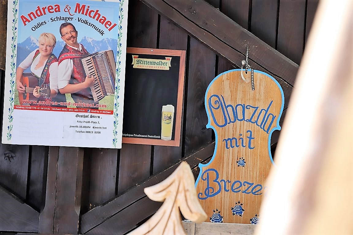Plakat am Stammtisch im Gasthaus Stern, Mittenwald. (Foto: Knut Kuckel)