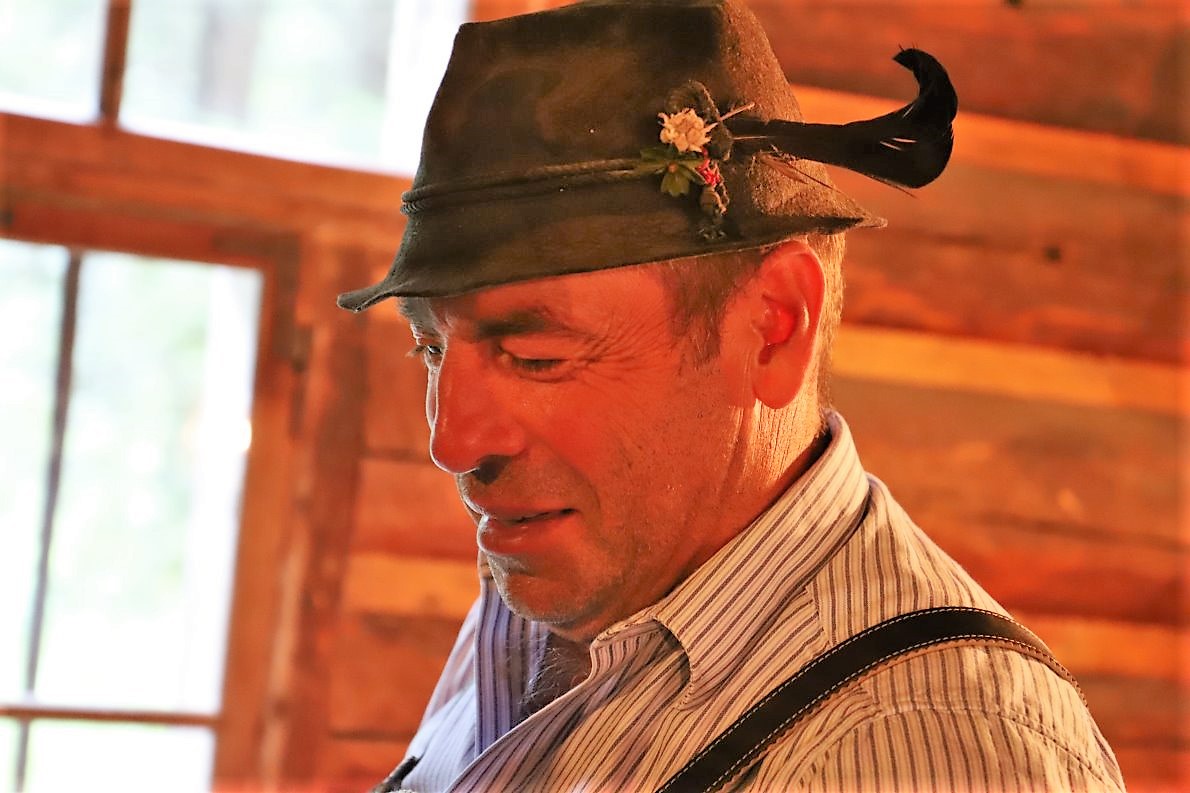 „Es war das traditionelle Essen der Holzknechte“, sagt Georg Bichler, der Vorstand des legendären Ruhpoldinger Holzknechtvereins. (Foto: Knut Kuckel)