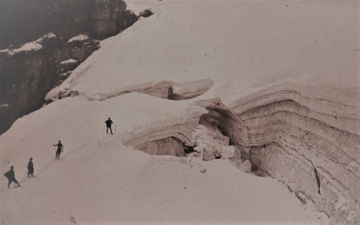 „Nur wenige wagten sich zu jener Zeit mit schwerem Gerät in die Gletscherregionen“, erzählt Willi Pechtl. (Foto: Wanderjahre/Willi Pechtl)
