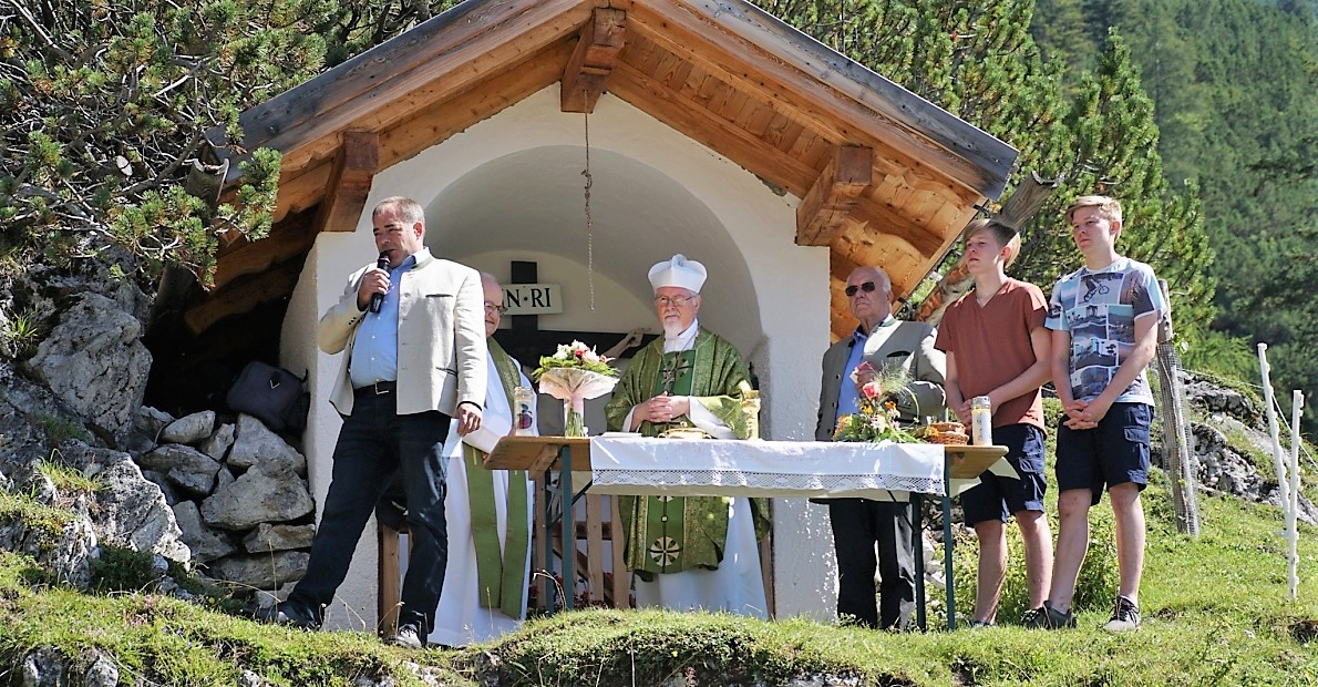 Der Stamser Abt German Erd las die heuer die Bergmesse auf der Marienbergalm. (Foto: Andreas Fischer)