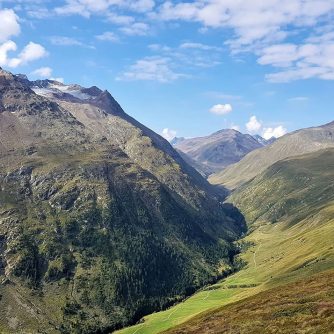 Freiluftlabor im Tiroler Ötztal Saisonale Verschiebungen können das Ökosystem in den Alpen aus der Balance bringen. Copyright: Michael Bahn